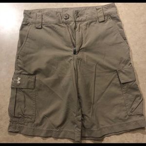 Under Armour boys medium khaki tan shorts